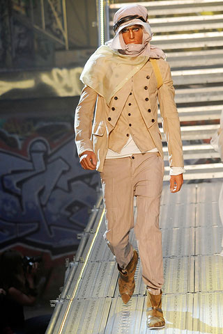 John Galliano / - 2010